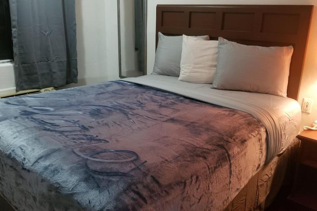 Hotel King Bed Hotel Room 120 Booking Stillwater Ngoại thất bức ảnh