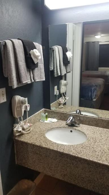 Hotel King Bed Hotel Room 120 Booking Stillwater Ngoại thất bức ảnh